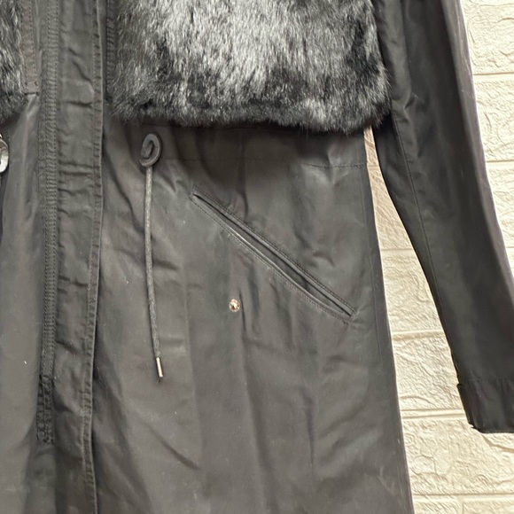 Andrew Marc fur accented black coat size medium - Picture 3 of 7